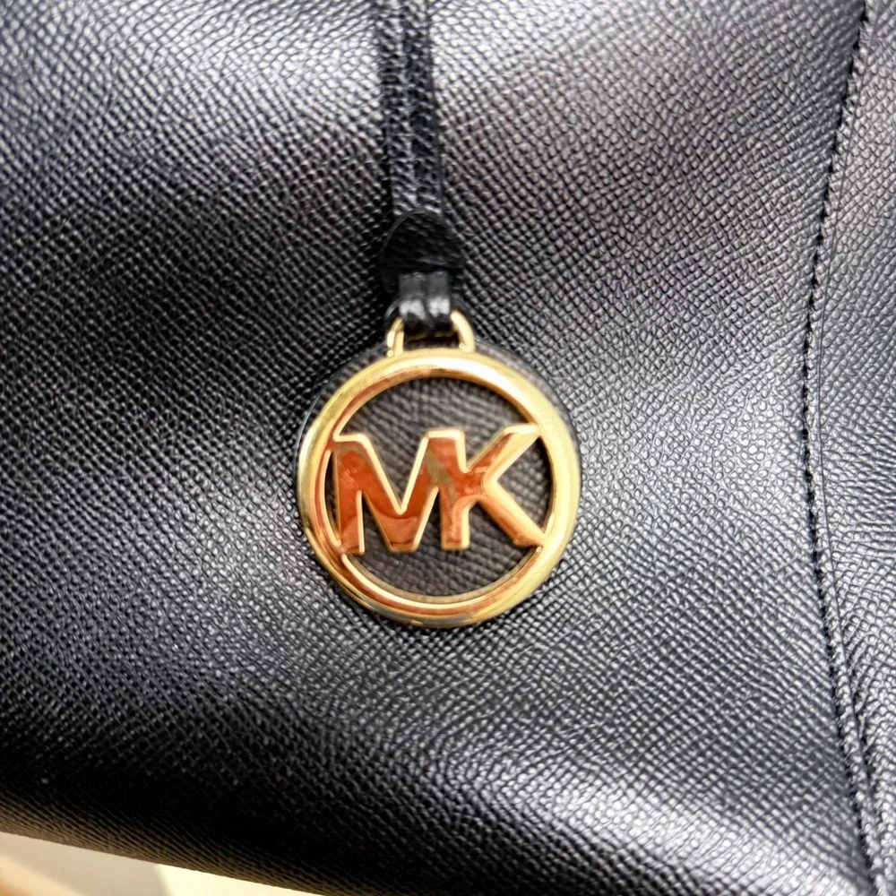 Michael Kors Voyager‎ Tote Black Saffiano Leather Gold Hardware Double Strap